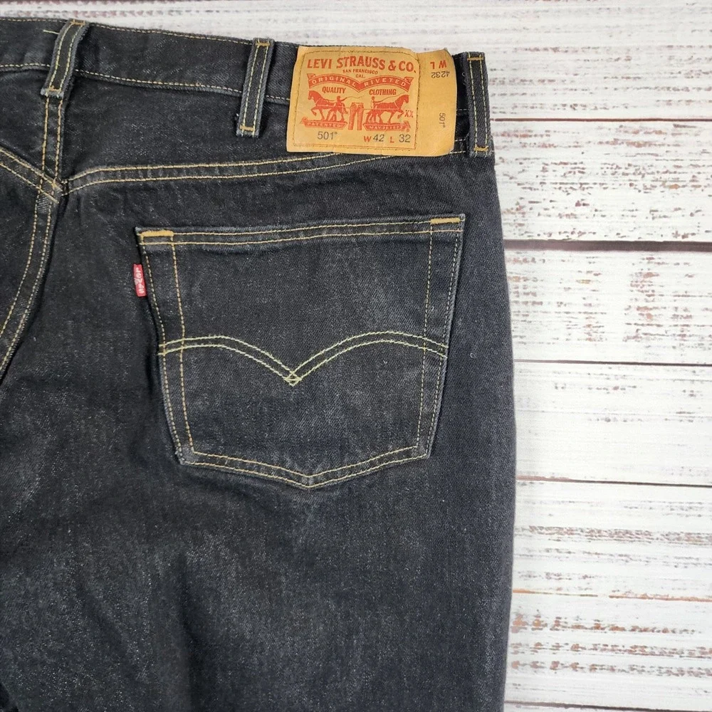 Levis 501 Original Fit Jeans Mens 42x32 Black Denim Button Fly Straight Leg